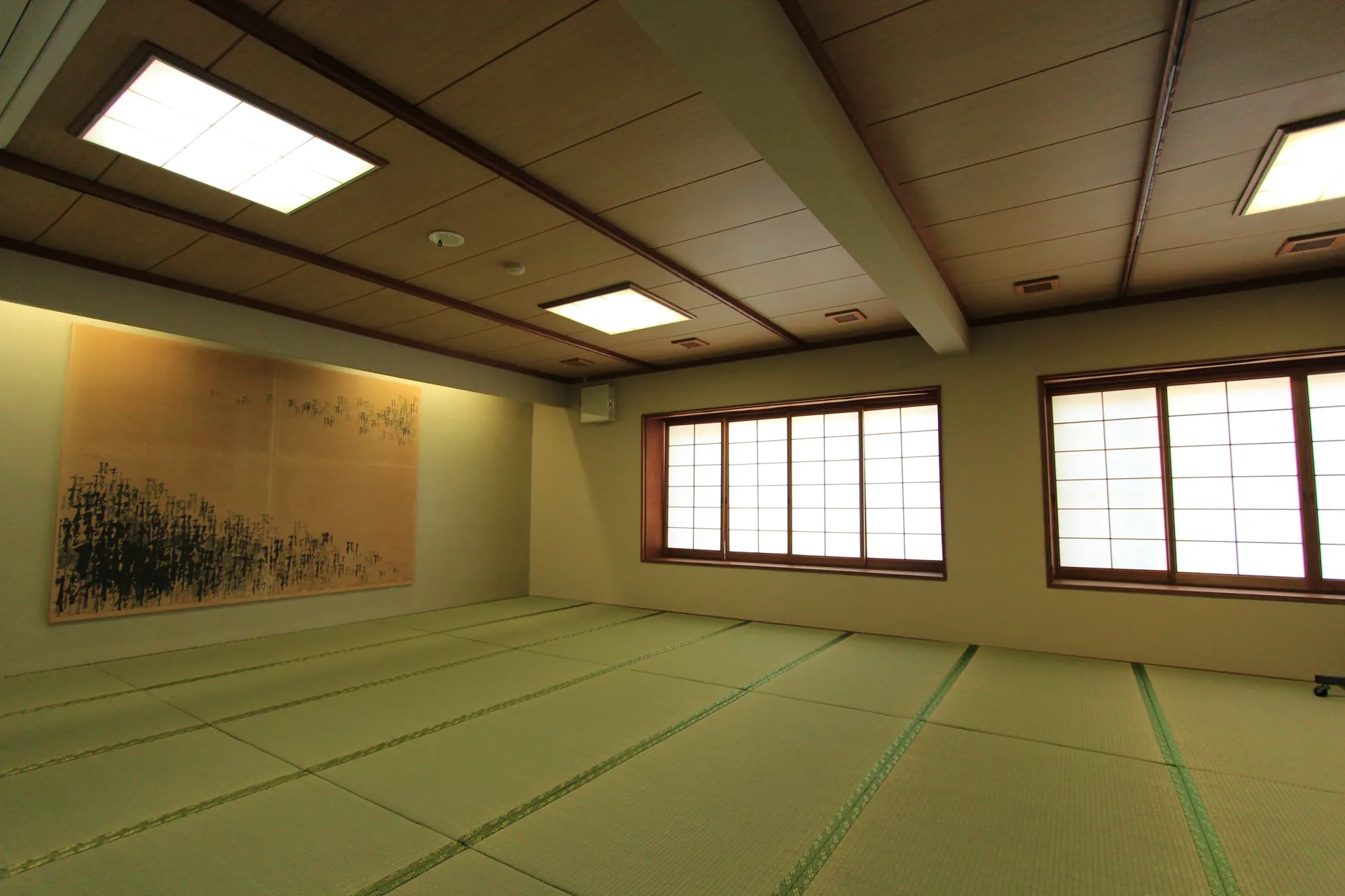 家族やグループで利用できる桃園館の宴会場
